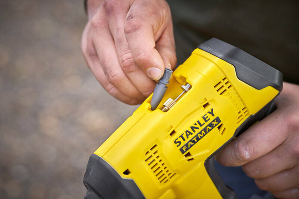 Kompresor akumulatorowy Stanley Fatmax SFMCE521B