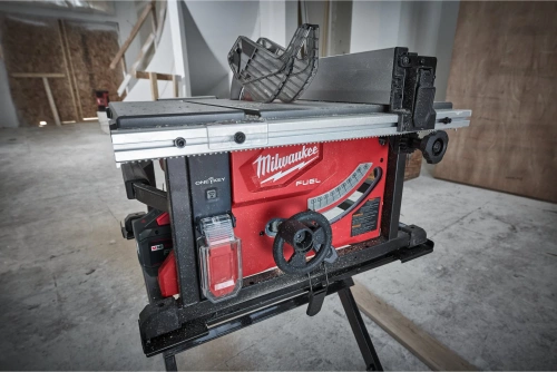 Pilarka stołowa Milwaukee M18 FTS210-0