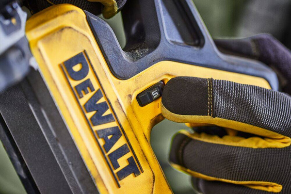 Piła taśmowa Dewalt DCS378N