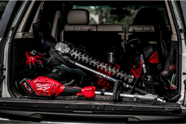 Nożyce do żywopłotu Milwaukee M18 FOPH-HTA przystawka QUIK-LOK