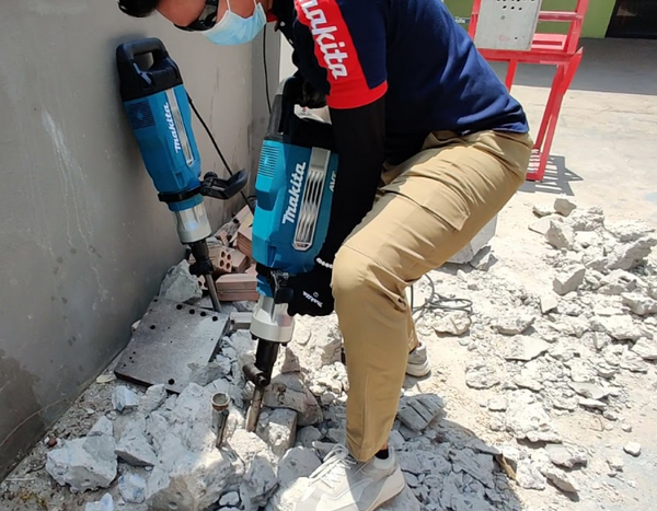 Młot wyburzeniowy Makita HM1502