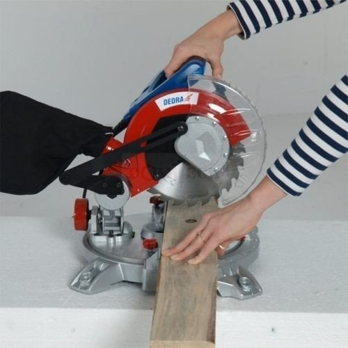 Pilarka ukosowa do drewna Dedra DED7739