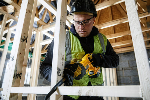 Pilarka szablasta Dewalt DCS380M2