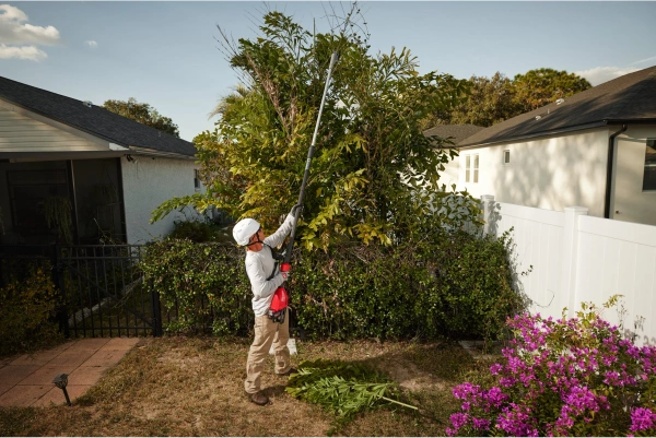 Sekator teleskopowy do gałęzi Milwaukee M18 BLTS-551