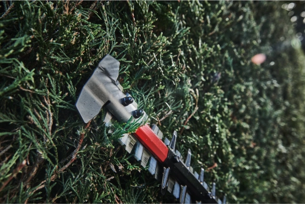 Nożyce do żywopłotu akumulatorowe Milwaukee M18 FHET60-0