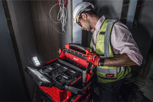 Ładowarka z lampą Milwaukee M18 POALC-0