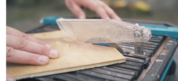 Akumulatorowa przecinarka do glazury Dedra DED6900