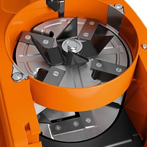 Rozdrabniacz do gałęzi spalinowy Stihl GH 370 S moc 4,6 KM