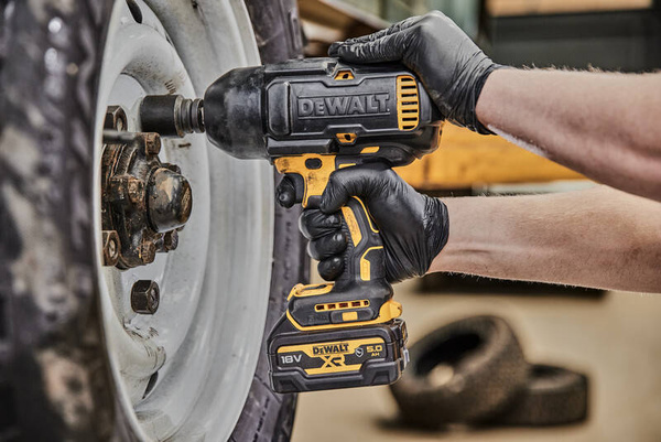 Klucz udarowy Dewalt DCF900NT