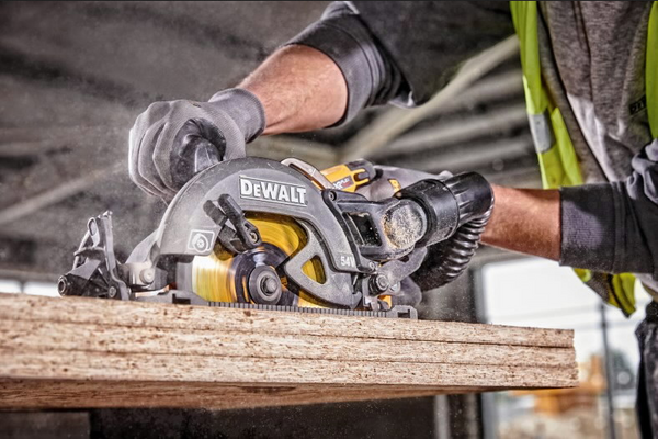 Pilarka tarczowa Dewalt DCS572NT