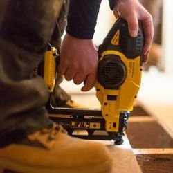 Akumulatorowa sztyfciarka Stanley Fatmax FMC792D2