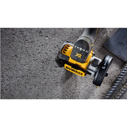 Przecinarka DeWALT DSC438N