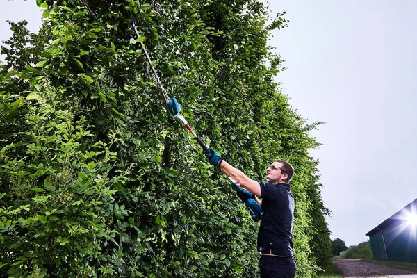 Nożyce do żywopłotu na wysięgniku Makita DUN500WZ