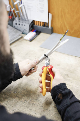 Szczypce boczne Professional electric z DynamicJoint® Wiha 43458