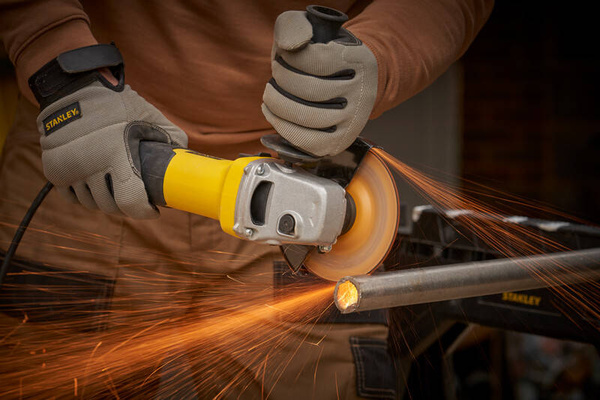 Szlifierka kątowa Stanley Fatmax FMEG225VS