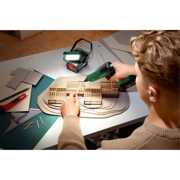 Lampa warsztatowa Bosch EasySpotLight 18V-400 06039A1200