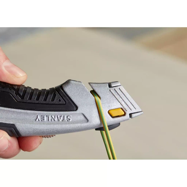 Nóż z szybkowymiennym ostrzem trapezowym Dynagrip Stanley 0-10-788