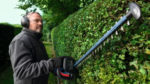 Nożyce do żywopłotu Bosch GHE 18V-60 06008C9400