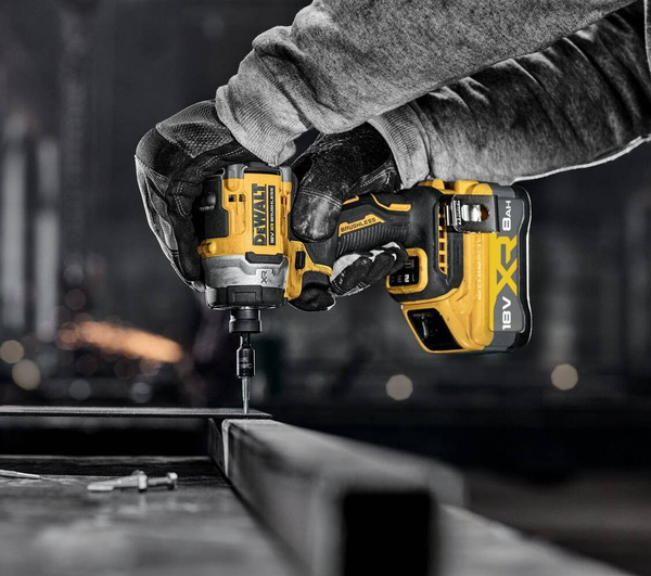 Zakrętarka Dewalt DCF860 z akumulatorem 5,0 Ah