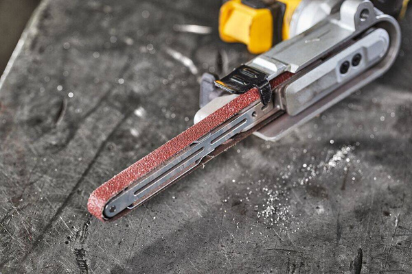 Pilnik taśmowy Dewalt DCM200E2T