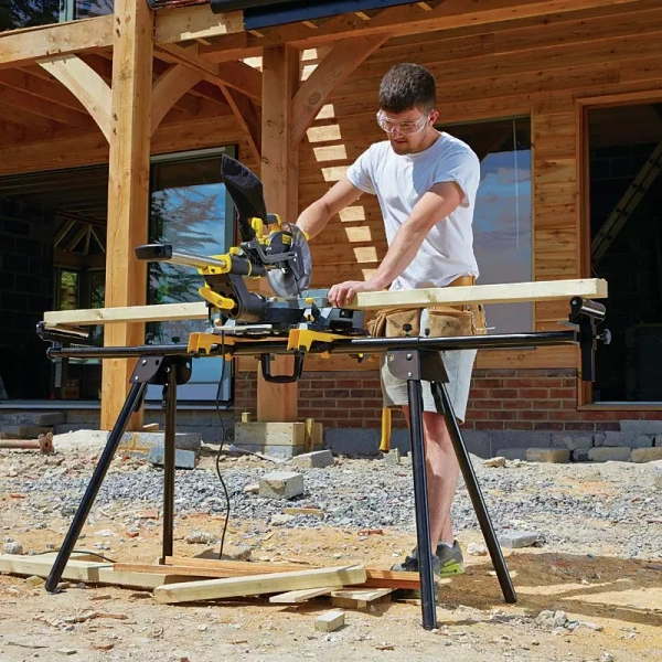 Pilarka ukosowa Stanley Fatmax FME720