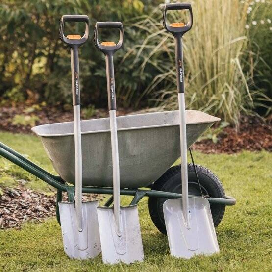 Szpadel prosty teleskopowy Fiskars Xact (1066733)