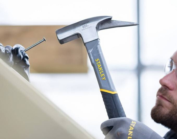Młotek ciesielski Stanley 600 g