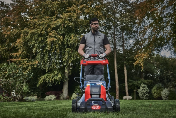 Kosiarka akumulatorowa z napędem Milwaukee M18 F2LM46-0