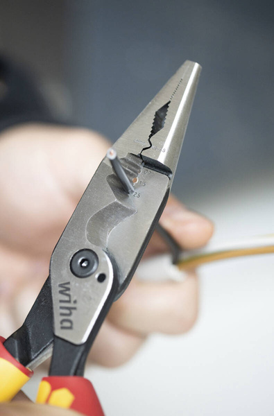 Szczypce uniwersalne 8w1 Wiha 45705