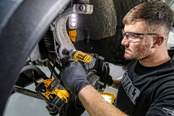 Klucz udarowy Dewalt DCF880M2