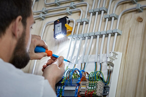 Latarka uniwersalna 4+3 LED 200+20lm Brennenstuhl 1175420010