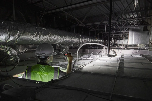 Latarka akumulatorowa z regulacją wiązki Milwaukee L4 TMLED-301