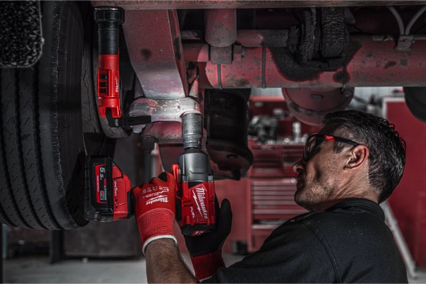 Latarka akumulatorowa Milwaukee L4 SL550-301