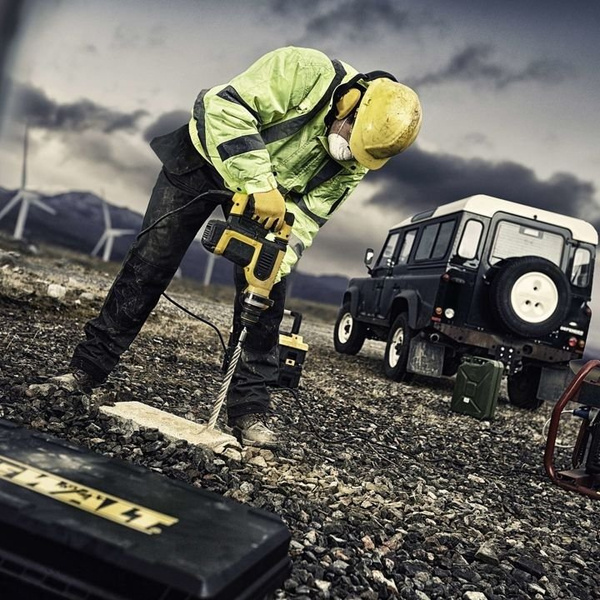 Młotowiertarka SDS-Plus 32 mm z funkcją kucia DeWalt D25414KT