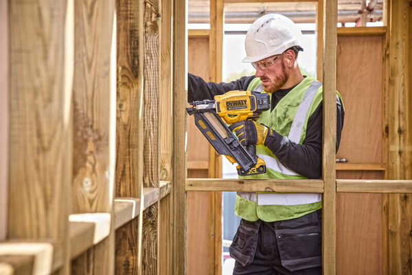 Gwoździarka Dewalt DCN930P2