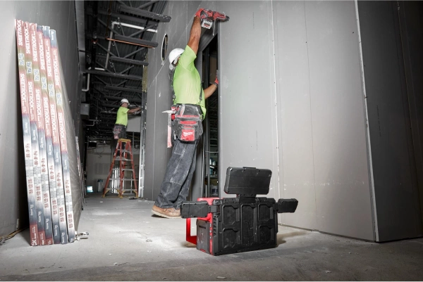 Ładowarka z lampą Milwaukee M18 POALC-0