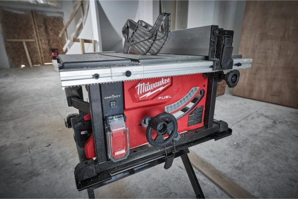 Pilarka stołowa Milwaukee M18 FTS210-0