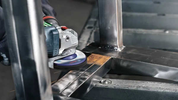 Włókninowa tarcza czyszcząca Bosch PRO N377, 115 mm, 22,23 mm, X-Lock 2608621832