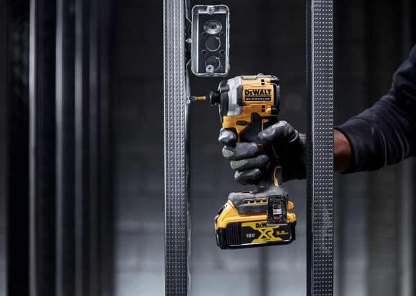 Zakrętarka DeWALT DCF850N