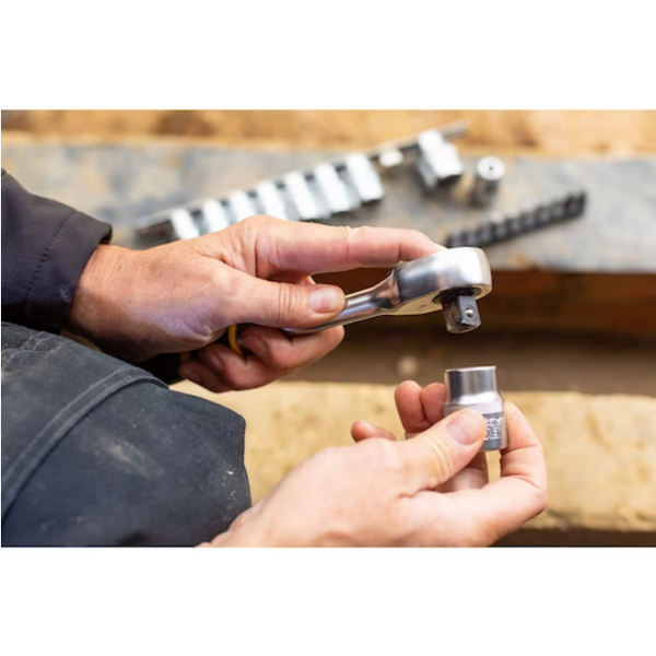 Zestaw narzędzi z grzechotką Stanley FMMT82681-0