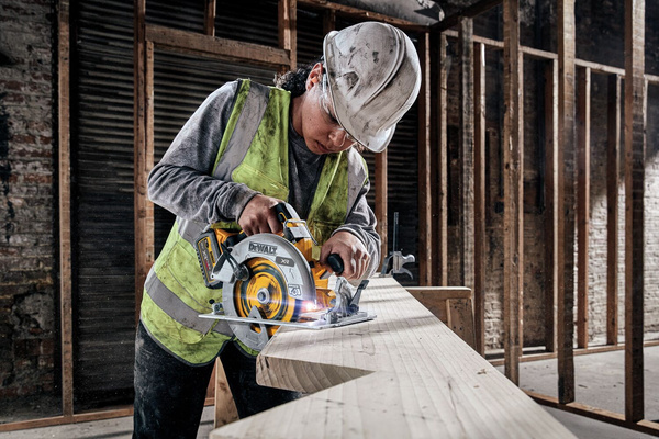 Pilarka tarczowa Dewalt DCS573NT