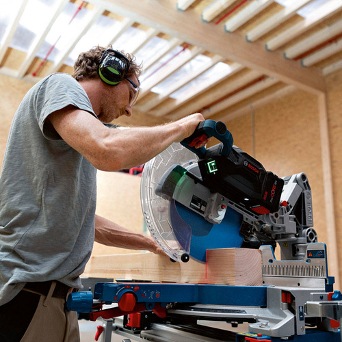 Ukośnica Bosch GCM 18V-305 GDC + 2x12.0Ah + ładowarka