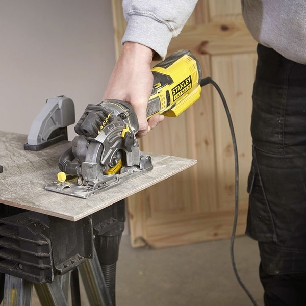 Pilarka tarczowa Stanley Fatmax FME380K