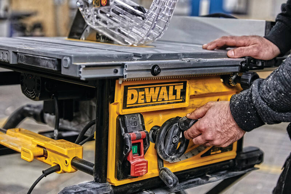Pilarka stołowa DeWalt DWE7492