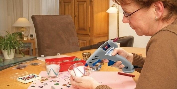 Dremel Glu Gun 930-18 Hobby - Pistolet do kleju + 18 szt. osprzętu