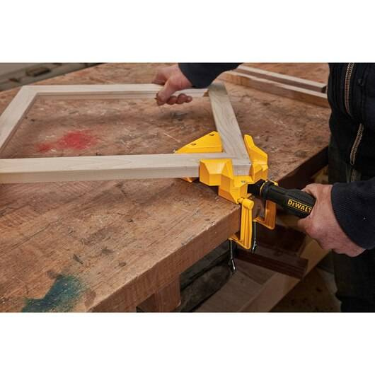 Ścisk kątowy narożny DeWALT DWHT83853-0