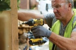 Akumulatorowa zakrętarka udarowa Impact Stanley Fatmax FMC645D2 18V 180 Nm