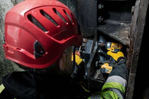 Klucz udarowy Dewalt DCF880NT