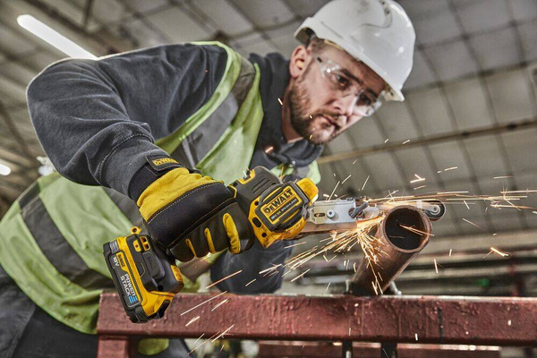 Pilnik taśmowy Dewalt DCM200N