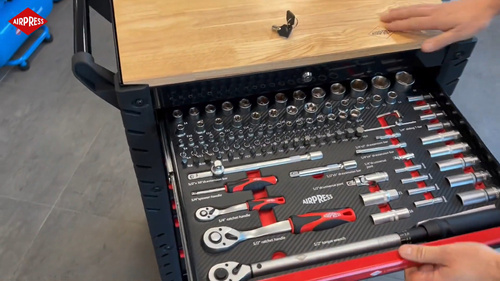 Wózek narzędziowy AIRPRESS 79169, z 7 szufladami, z 215 narzędziami oraz z drewnianym blatem